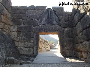 [P26] Celebra Poartă a Leilor de la Micene surprinsă cu greu într-un moment fără turişti » foto by irinad
 - 
<span class="allrVoted glyphicon glyphicon-heart hidden" id="av669709"></span>
<a class="m-l-10 hidden" id="sv669709" onclick="voting_Foto_DelVot(,669709,5137)" role="button">șterge vot <span class="glyphicon glyphicon-remove"></span></a>
<a id="v9669709" class=" c-red"  onclick="voting_Foto_SetVot(669709)" role="button"><span class="glyphicon glyphicon-heart-empty"></span> <b>LIKE</b> = Votează poza</a> <img class="hidden"  id="f669709W9" src="/imagini/loader.gif" border="0" /><span class="AjErrMes hidden" id="e669709ErM"></span>