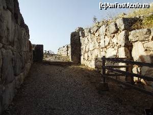 [P37] Poarta cetăţii Tirint asemănătoare cu cea de la Micene nu s-a păstrat la fel de bine » foto by irinad
 - 
<span class="allrVoted glyphicon glyphicon-heart hidden" id="av669736"></span>
<a class="m-l-10 hidden" id="sv669736" onclick="voting_Foto_DelVot(,669736,5137)" role="button">șterge vot <span class="glyphicon glyphicon-remove"></span></a>
<a id="v9669736" class=" c-red"  onclick="voting_Foto_SetVot(669736)" role="button"><span class="glyphicon glyphicon-heart-empty"></span> <b>LIKE</b> = Votează poza</a> <img class="hidden"  id="f669736W9" src="/imagini/loader.gif" border="0" /><span class="AjErrMes hidden" id="e669736ErM"></span>