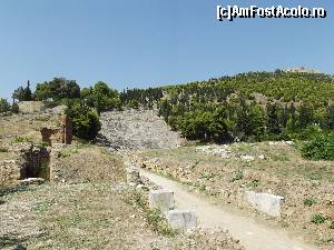 [P02] În drum spre amfiteatrul din Argos, se poate distinge sus în dreapta şi cetatea Larissa » foto by irinad
 - 
<span class="allrVoted glyphicon glyphicon-heart hidden" id="av674612"></span>
<a class="m-l-10 hidden" id="sv674612" onclick="voting_Foto_DelVot(,674612,5137)" role="button">șterge vot <span class="glyphicon glyphicon-remove"></span></a>
<a id="v9674612" class=" c-red"  onclick="voting_Foto_SetVot(674612)" role="button"><span class="glyphicon glyphicon-heart-empty"></span> <b>LIKE</b> = Votează poza</a> <img class="hidden"  id="f674612W9" src="/imagini/loader.gif" border="0" /><span class="AjErrMes hidden" id="e674612ErM"></span>
