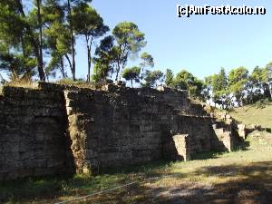 [P31] Pereţii laterali de susţinere ai amfiteatrului de la Megalopolis » foto by irinad
 - 
<span class="allrVoted glyphicon glyphicon-heart hidden" id="av687773"></span>
<a class="m-l-10 hidden" id="sv687773" onclick="voting_Foto_DelVot(,687773,5137)" role="button">șterge vot <span class="glyphicon glyphicon-remove"></span></a>
<a id="v9687773" class=" c-red"  onclick="voting_Foto_SetVot(687773)" role="button"><span class="glyphicon glyphicon-heart-empty"></span> <b>LIKE</b> = Votează poza</a> <img class="hidden"  id="f687773W9" src="/imagini/loader.gif" border="0" /><span class="AjErrMes hidden" id="e687773ErM"></span>