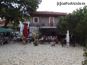 [P37] Tavernă din centrul Andritsainei » foto by irinad
 - 
<span class="allrVoted glyphicon glyphicon-heart hidden" id="av687786"></span>
<a class="m-l-10 hidden" id="sv687786" onclick="voting_Foto_DelVot(,687786,5137)" role="button">șterge vot <span class="glyphicon glyphicon-remove"></span></a>
<a id="v9687786" class=" c-red"  onclick="voting_Foto_SetVot(687786)" role="button"><span class="glyphicon glyphicon-heart-empty"></span> <b>LIKE</b> = Votează poza</a> <img class="hidden"  id="f687786W9" src="/imagini/loader.gif" border="0" /><span class="AjErrMes hidden" id="e687786ErM"></span>