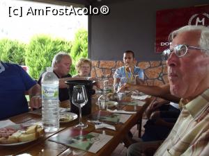 [P30] La degustare, ghidul Adrian în cap de masă » foto by irinad
 - 
<span class="allrVoted glyphicon glyphicon-heart hidden" id="av718684"></span>
<a class="m-l-10 hidden" id="sv718684" onclick="voting_Foto_DelVot(,718684,5137)" role="button">șterge vot <span class="glyphicon glyphicon-remove"></span></a>
<a id="v9718684" class=" c-red"  onclick="voting_Foto_SetVot(718684)" role="button"><span class="glyphicon glyphicon-heart-empty"></span> <b>LIKE</b> = Votează poza</a> <img class="hidden"  id="f718684W9" src="/imagini/loader.gif" border="0" /><span class="AjErrMes hidden" id="e718684ErM"></span>