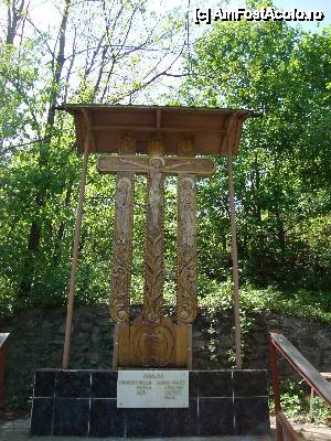 [P06] Pe partea dreaptă am putut admira o frumoasă troiță din lemn, accesul către aceasta făcându-se pe o scară din ciment.  » foto by Floryn81
 - 
<span class="allrVoted glyphicon glyphicon-heart hidden" id="av426867"></span>
<a class="m-l-10 hidden" id="sv426867" onclick="voting_Foto_DelVot(,426867,5177)" role="button">șterge vot <span class="glyphicon glyphicon-remove"></span></a>
<a id="v9426867" class=" c-red"  onclick="voting_Foto_SetVot(426867)" role="button"><span class="glyphicon glyphicon-heart-empty"></span> <b>LIKE</b> = Votează poza</a> <img class="hidden"  id="f426867W9" src="/imagini/loader.gif" border="0" /><span class="AjErrMes hidden" id="e426867ErM"></span>