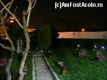 [P07] Curtea frumos ingrijita, fotografiata seara » foto by lucianaalex
 - 
<span class="allrVoted glyphicon glyphicon-heart hidden" id="av57414"></span>
<a class="m-l-10 hidden" id="sv57414" onclick="voting_Foto_DelVot(,57414,5184)" role="button">șterge vot <span class="glyphicon glyphicon-remove"></span></a>
<a id="v957414" class=" c-red"  onclick="voting_Foto_SetVot(57414)" role="button"><span class="glyphicon glyphicon-heart-empty"></span> <b>LIKE</b> = Votează poza</a> <img class="hidden"  id="f57414W9" src="/imagini/loader.gif" border="0" /><span class="AjErrMes hidden" id="e57414ErM"></span>
