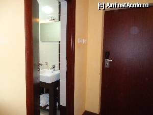 [P13] hotel maxim - mai presus de trei stele - usa spre baie » foto by kmy
 - 
<span class="allrVoted glyphicon glyphicon-heart hidden" id="av407365"></span>
<a class="m-l-10 hidden" id="sv407365" onclick="voting_Foto_DelVot(,407365,5194)" role="button">șterge vot <span class="glyphicon glyphicon-remove"></span></a>
<a id="v9407365" class=" c-red"  onclick="voting_Foto_SetVot(407365)" role="button"><span class="glyphicon glyphicon-heart-empty"></span> <b>LIKE</b> = Votează poza</a> <img class="hidden"  id="f407365W9" src="/imagini/loader.gif" border="0" /><span class="AjErrMes hidden" id="e407365ErM"></span>