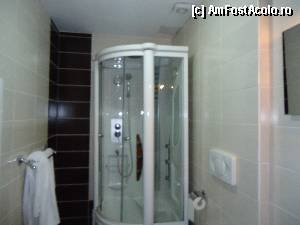 [P15] hotel maxim - mai presus de trei stele - interior baie cu instalatii sanitare de foarte buna calitate » foto by kmy
 - 
<span class="allrVoted glyphicon glyphicon-heart hidden" id="av407367"></span>
<a class="m-l-10 hidden" id="sv407367" onclick="voting_Foto_DelVot(,407367,5194)" role="button">șterge vot <span class="glyphicon glyphicon-remove"></span></a>
<a id="v9407367" class=" c-red"  onclick="voting_Foto_SetVot(407367)" role="button"><span class="glyphicon glyphicon-heart-empty"></span> <b>LIKE</b> = Votează poza</a> <img class="hidden"  id="f407367W9" src="/imagini/loader.gif" border="0" /><span class="AjErrMes hidden" id="e407367ErM"></span>