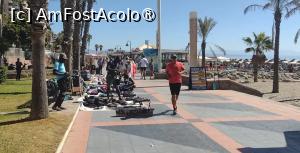 [P23] Avenida del Puerto Deportivo unde migranții africani vând marfă direct de pe asfalt (imagine surprinsă lângă Playa de Fuente de la Salud). » foto by ovidiuyepi
 - 
<span class="allrVoted glyphicon glyphicon-heart hidden" id="av1536319"></span>
<a class="m-l-10 hidden" id="sv1536319" onclick="voting_Foto_DelVot(,1536319,5385)" role="button">șterge vot <span class="glyphicon glyphicon-remove"></span></a>
<a id="v91536319" class=" c-red"  onclick="voting_Foto_SetVot(1536319)" role="button"><span class="glyphicon glyphicon-heart-empty"></span> <b>LIKE</b> = Votează poza</a> <img class="hidden"  id="f1536319W9" src="/imagini/loader.gif" border="0" /><span class="AjErrMes hidden" id="e1536319ErM"></span>