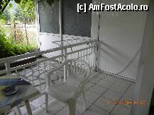 [P10] Balconul: in spate este o anexa a propietarilor, dimineata trecea doamna propietar, o batranica tare draguta care nu stia boaba engleza, dar socializam prin zambete si semne, mai un kalimera...Tot aici, la anexa, sunt produsele de curatenie... » foto by trandafir 1970*
 - 
<span class="allrVoted glyphicon glyphicon-heart hidden" id="av143918"></span>
<a class="m-l-10 hidden" id="sv143918" onclick="voting_Foto_DelVot(,143918,5412)" role="button">șterge vot <span class="glyphicon glyphicon-remove"></span></a>
<a id="v9143918" class=" c-red"  onclick="voting_Foto_SetVot(143918)" role="button"><span class="glyphicon glyphicon-heart-empty"></span> <b>LIKE</b> = Votează poza</a> <img class="hidden"  id="f143918W9" src="/imagini/loader.gif" border="0" /><span class="AjErrMes hidden" id="e143918ErM"></span>