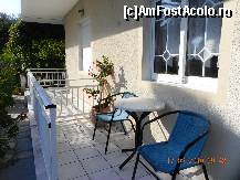 [P13] Terasa din fata vilei; in spate este balconul primei camere duble. » foto by trandafir 1970*
 - 
<span class="allrVoted glyphicon glyphicon-heart hidden" id="av144071"></span>
<a class="m-l-10 hidden" id="sv144071" onclick="voting_Foto_DelVot(,144071,5412)" role="button">șterge vot <span class="glyphicon glyphicon-remove"></span></a>
<a id="v9144071" class=" c-red"  onclick="voting_Foto_SetVot(144071)" role="button"><span class="glyphicon glyphicon-heart-empty"></span> <b>LIKE</b> = Votează poza</a> <img class="hidden"  id="f144071W9" src="/imagini/loader.gif" border="0" /><span class="AjErrMes hidden" id="e144071ErM"></span>
