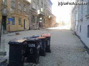 [P34] Strada in renovare. Pana e gata, ce mai conteaza un tomberon in mijlocul drumului?  » foto by mugur007
 - 
<span class="allrVoted glyphicon glyphicon-heart hidden" id="av629517"></span>
<a class="m-l-10 hidden" id="sv629517" onclick="voting_Foto_DelVot(,629517,5428)" role="button">șterge vot <span class="glyphicon glyphicon-remove"></span></a>
<a id="v9629517" class=" c-red"  onclick="voting_Foto_SetVot(629517)" role="button"><span class="glyphicon glyphicon-heart-empty"></span> <b>LIKE</b> = Votează poza</a> <img class="hidden"  id="f629517W9" src="/imagini/loader.gif" border="0" /><span class="AjErrMes hidden" id="e629517ErM"></span>