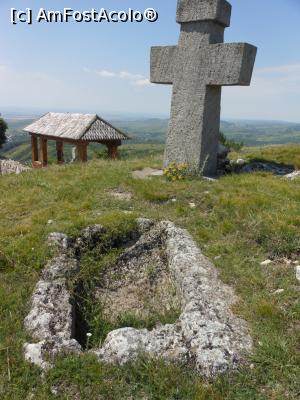 [P27] Naeni - Biserica "Dintr-o Piatra". Mormintele tracice. » foto by iulianic
 - 
<span class="allrVoted glyphicon glyphicon-heart hidden" id="av1306722"></span>
<a class="m-l-10 hidden" id="sv1306722" onclick="voting_Foto_DelVot(,1306722,5439)" role="button">șterge vot <span class="glyphicon glyphicon-remove"></span></a>
<a id="v91306722" class=" c-red"  onclick="voting_Foto_SetVot(1306722)" role="button"><span class="glyphicon glyphicon-heart-empty"></span> <b>LIKE</b> = Votează poza</a> <img class="hidden"  id="f1306722W9" src="/imagini/loader.gif" border="0" /><span class="AjErrMes hidden" id="e1306722ErM"></span>