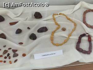 [P26] Doamnelor, va place la muzeul chihlimbarului din Colti?  » foto by Dan&Ema
 - 
<span class="allrVoted glyphicon glyphicon-heart hidden" id="av866205"></span>
<a class="m-l-10 hidden" id="sv866205" onclick="voting_Foto_DelVot(,866205,5439)" role="button">șterge vot <span class="glyphicon glyphicon-remove"></span></a>
<a id="v9866205" class=" c-red"  onclick="voting_Foto_SetVot(866205)" role="button"><span class="glyphicon glyphicon-heart-empty"></span> <b>LIKE</b> = Votează poza</a> <img class="hidden"  id="f866205W9" src="/imagini/loader.gif" border="0" /><span class="AjErrMes hidden" id="e866205ErM"></span>