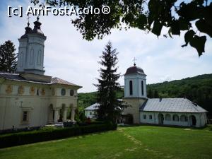 [P30] Mânăstirea Ciolanu, biserica nouă și clopotnița » foto by crismis
 - 
<span class="allrVoted glyphicon glyphicon-heart hidden" id="av1168067"></span>
<a class="m-l-10 hidden" id="sv1168067" onclick="voting_Foto_DelVot(,1168067,5439)" role="button">șterge vot <span class="glyphicon glyphicon-remove"></span></a>
<a id="v91168067" class=" c-red"  onclick="voting_Foto_SetVot(1168067)" role="button"><span class="glyphicon glyphicon-heart-empty"></span> <b>LIKE</b> = Votează poza</a> <img class="hidden"  id="f1168067W9" src="/imagini/loader.gif" border="0" /><span class="AjErrMes hidden" id="e1168067ErM"></span>