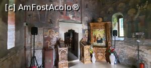 [P14] Țițești, Argeș, Mănăstirea Valea Mănăstirii, Biserica Sf. Treime, Pronaos și Trecerea din Pronaos în Naos » foto by mprofeanu
 - 
<span class="allrVoted glyphicon glyphicon-heart hidden" id="av1370931"></span>
<a class="m-l-10 hidden" id="sv1370931" onclick="voting_Foto_DelVot(,1370931,5499)" role="button">șterge vot <span class="glyphicon glyphicon-remove"></span></a>
<a id="v91370931" class=" c-red"  onclick="voting_Foto_SetVot(1370931)" role="button"><span class="glyphicon glyphicon-heart-empty"></span> <b>LIKE</b> = Votează poza</a> <img class="hidden"  id="f1370931W9" src="/imagini/loader.gif" border="0" /><span class="AjErrMes hidden" id="e1370931ErM"></span>