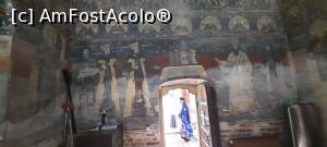 [P17] Țițești, Argeș, Mănăstirea Valea Mănăstirii, Biserica Sf. Treime, Tabloul Votiv din Pronaos » foto by mprofeanu
 - 
<span class="allrVoted glyphicon glyphicon-heart hidden" id="av1370934"></span>
<a class="m-l-10 hidden" id="sv1370934" onclick="voting_Foto_DelVot(,1370934,5499)" role="button">șterge vot <span class="glyphicon glyphicon-remove"></span></a>
<a id="v91370934" class=" c-red"  onclick="voting_Foto_SetVot(1370934)" role="button"><span class="glyphicon glyphicon-heart-empty"></span> <b>LIKE</b> = Votează poza</a> <img class="hidden"  id="f1370934W9" src="/imagini/loader.gif" border="0" /><span class="AjErrMes hidden" id="e1370934ErM"></span>