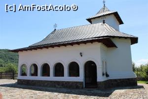[P07] Corbeni, Mănăstirea Antonești, Biserica Nașterea Sfântului Ioan Botezătorul, nu prea mare, dar deosebită » foto by mprofeanu
 - 
<span class="allrVoted glyphicon glyphicon-heart hidden" id="av1127456"></span>
<a class="m-l-10 hidden" id="sv1127456" onclick="voting_Foto_DelVot(,1127456,5499)" role="button">șterge vot <span class="glyphicon glyphicon-remove"></span></a>
<a id="v91127456" class=" c-red"  onclick="voting_Foto_SetVot(1127456)" role="button"><span class="glyphicon glyphicon-heart-empty"></span> <b>LIKE</b> = Votează poza</a> <img class="hidden"  id="f1127456W9" src="/imagini/loader.gif" border="0" /><span class="AjErrMes hidden" id="e1127456ErM"></span>