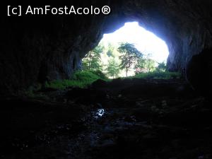 [P10] Peștera Unguru Mare - Gura peșterii văzută din interior. » foto by iulianic
 - 
<span class="allrVoted glyphicon glyphicon-heart hidden" id="av1317105"></span>
<a class="m-l-10 hidden" id="sv1317105" onclick="voting_Foto_DelVot(,1317105,5504)" role="button">șterge vot <span class="glyphicon glyphicon-remove"></span></a>
<a id="v91317105" class=" c-red"  onclick="voting_Foto_SetVot(1317105)" role="button"><span class="glyphicon glyphicon-heart-empty"></span> <b>LIKE</b> = Votează poza</a> <img class="hidden"  id="f1317105W9" src="/imagini/loader.gif" border="0" /><span class="AjErrMes hidden" id="e1317105ErM"></span>