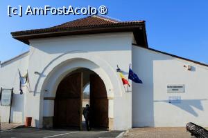 [P68] Ansamblul Palatului Brâncovenesc din Potlogi, Poarta » foto by mprofeanu <span class="label label-default labelC_thin small">NEVOTABILĂ</span>