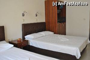 [P01] Asa arata camera mea; am fost 2 dar ne-au dat 1 camera de 3 locuri 1 pat matrimonial si 1 normal, camera e mai mare dar nu am aparat profi sa fac asa panoramic :) » foto by gabiplimbareata
 - 
<span class="allrVoted glyphicon glyphicon-heart hidden" id="av347176"></span>
<a class="m-l-10 hidden" id="sv347176" onclick="voting_Foto_DelVot(,347176,5525)" role="button">șterge vot <span class="glyphicon glyphicon-remove"></span></a>
<a id="v9347176" class=" c-red"  onclick="voting_Foto_SetVot(347176)" role="button"><span class="glyphicon glyphicon-heart-empty"></span> <b>LIKE</b> = Votează poza</a> <img class="hidden"  id="f347176W9" src="/imagini/loader.gif" border="0" /><span class="AjErrMes hidden" id="e347176ErM"></span>