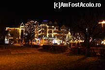 [P23] In centrul Veldenului - hotel Carinthia » foto by Alina53
 - 
<span class="allrVoted glyphicon glyphicon-heart hidden" id="av292796"></span>
<a class="m-l-10 hidden" id="sv292796" onclick="voting_Foto_DelVot(,292796,5556)" role="button">șterge vot <span class="glyphicon glyphicon-remove"></span></a>
<a id="v9292796" class=" c-red"  onclick="voting_Foto_SetVot(292796)" role="button"><span class="glyphicon glyphicon-heart-empty"></span> <b>LIKE</b> = Votează poza</a> <img class="hidden"  id="f292796W9" src="/imagini/loader.gif" border="0" /><span class="AjErrMes hidden" id="e292796ErM"></span>