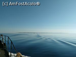 [P42] Marea Albă, în largul mării - în depărtare e insula Anzer » foto by calator2000
 - 
<span class="allrVoted glyphicon glyphicon-heart hidden" id="av1053149"></span>
<a class="m-l-10 hidden" id="sv1053149" onclick="voting_Foto_DelVot(,1053149,5579)" role="button">șterge vot <span class="glyphicon glyphicon-remove"></span></a>
<a id="v91053149" class=" c-red"  onclick="voting_Foto_SetVot(1053149)" role="button"><span class="glyphicon glyphicon-heart-empty"></span> <b>LIKE</b> = Votează poza</a> <img class="hidden"  id="f1053149W9" src="/imagini/loader.gif" border="0" /><span class="AjErrMes hidden" id="e1053149ErM"></span>