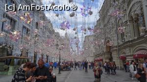 [P61] Vedere din Moscova: strada Nicolovskaia din apropierea Pieței Roșii, cu ornamentele rămase de la sărbătoarea Învierii Domnului » foto by mariana.olaru
 - 
<span class="allrVoted glyphicon glyphicon-heart hidden" id="av1075333"></span>
<a class="m-l-10 hidden" id="sv1075333" onclick="voting_Foto_DelVot(,1075333,5579)" role="button">șterge vot <span class="glyphicon glyphicon-remove"></span></a>
<a id="v91075333" class=" c-red"  onclick="voting_Foto_SetVot(1075333)" role="button"><span class="glyphicon glyphicon-heart-empty"></span> <b>LIKE</b> = Votează poza</a> <img class="hidden"  id="f1075333W9" src="/imagini/loader.gif" border="0" /><span class="AjErrMes hidden" id="e1075333ErM"></span>