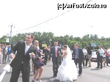 [P01] Nunta pe strazile Moscovei » foto by Michi
 - 
<span class="allrVoted glyphicon glyphicon-heart hidden" id="av144713"></span>
<a class="m-l-10 hidden" id="sv144713" onclick="voting_Foto_DelVot(,144713,5579)" role="button">șterge vot <span class="glyphicon glyphicon-remove"></span></a>
<a id="v9144713" class=" c-red"  onclick="voting_Foto_SetVot(144713)" role="button"><span class="glyphicon glyphicon-heart-empty"></span> <b>LIKE</b> = Votează poza</a> <img class="hidden"  id="f144713W9" src="/imagini/loader.gif" border="0" /><span class="AjErrMes hidden" id="e144713ErM"></span>