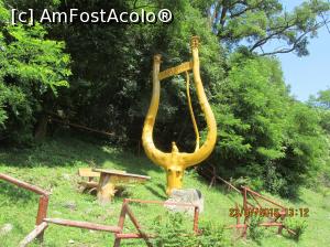 [P02] 'Furca' vopsita in galben, din fata pensiunii » foto by adri-nico
 - 
<span class="allrVoted glyphicon glyphicon-heart hidden" id="av768237"></span>
<a class="m-l-10 hidden" id="sv768237" onclick="voting_Foto_DelVot(,768237,5616)" role="button">șterge vot <span class="glyphicon glyphicon-remove"></span></a>
<a id="v9768237" class=" c-red"  onclick="voting_Foto_SetVot(768237)" role="button"><span class="glyphicon glyphicon-heart-empty"></span> <b>LIKE</b> = Votează poza</a> <img class="hidden"  id="f768237W9" src="/imagini/loader.gif" border="0" /><span class="AjErrMes hidden" id="e768237ErM"></span>
