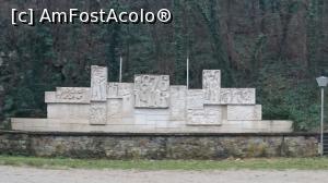 [P08] De pe pod o sa vedeti acest monument ridicat in cinstea eroilor bulgari » foto by Aurici
 - 
<span class="allrVoted glyphicon glyphicon-heart hidden" id="av848314"></span>
<a class="m-l-10 hidden" id="sv848314" onclick="voting_Foto_DelVot(,848314,5666)" role="button">șterge vot <span class="glyphicon glyphicon-remove"></span></a>
<a id="v9848314" class=" c-red"  onclick="voting_Foto_SetVot(848314)" role="button"><span class="glyphicon glyphicon-heart-empty"></span> <b>LIKE</b> = Votează poza</a> <img class="hidden"  id="f848314W9" src="/imagini/loader.gif" border="0" /><span class="AjErrMes hidden" id="e848314ErM"></span>