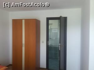 [P12] Dulap + baie » foto by mugur007
 - 
<span class="allrVoted glyphicon glyphicon-heart hidden" id="av751436"></span>
<a class="m-l-10 hidden" id="sv751436" onclick="voting_Foto_DelVot(,751436,5701)" role="button">șterge vot <span class="glyphicon glyphicon-remove"></span></a>
<a id="v9751436" class=" c-red"  onclick="voting_Foto_SetVot(751436)" role="button"><span class="glyphicon glyphicon-heart-empty"></span> <b>LIKE</b> = Votează poza</a> <img class="hidden"  id="f751436W9" src="/imagini/loader.gif" border="0" /><span class="AjErrMes hidden" id="e751436ErM"></span>