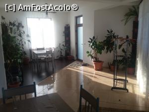 [P21] Cealalta jumatate de living - in fata e o usa care duce spre scarile de afara » foto by mugur007
 - 
<span class="allrVoted glyphicon glyphicon-heart hidden" id="av751445"></span>
<a class="m-l-10 hidden" id="sv751445" onclick="voting_Foto_DelVot(,751445,5701)" role="button">șterge vot <span class="glyphicon glyphicon-remove"></span></a>
<a id="v9751445" class=" c-red"  onclick="voting_Foto_SetVot(751445)" role="button"><span class="glyphicon glyphicon-heart-empty"></span> <b>LIKE</b> = Votează poza</a> <img class="hidden"  id="f751445W9" src="/imagini/loader.gif" border="0" /><span class="AjErrMes hidden" id="e751445ErM"></span>