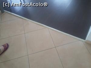 [P32] Intre parchet si gresie banda de separatie nu mai rezista mult » foto by mugur007
 - 
<span class="allrVoted glyphicon glyphicon-heart hidden" id="av751460"></span>
<a class="m-l-10 hidden" id="sv751460" onclick="voting_Foto_DelVot(,751460,5701)" role="button">șterge vot <span class="glyphicon glyphicon-remove"></span></a>
<a id="v9751460" class=" c-red"  onclick="voting_Foto_SetVot(751460)" role="button"><span class="glyphicon glyphicon-heart-empty"></span> <b>LIKE</b> = Votează poza</a> <img class="hidden"  id="f751460W9" src="/imagini/loader.gif" border="0" /><span class="AjErrMes hidden" id="e751460ErM"></span>