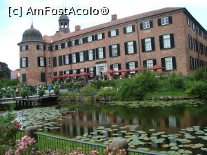 [P16] Palatul Eutin asezat pe apa... a apartinut printilor episcopi de Lubeck si apoi marilor duci de Oldenburg » foto by mireille
 - 
<span class="allrVoted glyphicon glyphicon-heart hidden" id="av795059"></span>
<a class="m-l-10 hidden" id="sv795059" onclick="voting_Foto_DelVot(,795059,5702)" role="button">șterge vot <span class="glyphicon glyphicon-remove"></span></a>
<a id="v9795059" class=" c-red"  onclick="voting_Foto_SetVot(795059)" role="button"><span class="glyphicon glyphicon-heart-empty"></span> <b>LIKE</b> = Votează poza</a> <img class="hidden"  id="f795059W9" src="/imagini/loader.gif" border="0" /><span class="AjErrMes hidden" id="e795059ErM"></span>