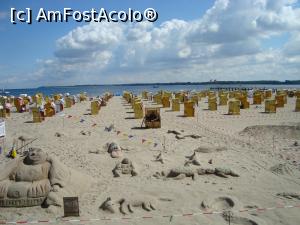 [P04] Travemunde -plaja principala /cosurile de plaja sunt in mai multe culori /un scaun costa 2,5 euro pe ora » foto by mireille
 - 
<span class="allrVoted glyphicon glyphicon-heart hidden" id="av795047"></span>
<a class="m-l-10 hidden" id="sv795047" onclick="voting_Foto_DelVot(,795047,5702)" role="button">șterge vot <span class="glyphicon glyphicon-remove"></span></a>
<a id="v9795047" class=" c-red"  onclick="voting_Foto_SetVot(795047)" role="button"><span class="glyphicon glyphicon-heart-empty"></span> <b>LIKE</b> = Votează poza</a> <img class="hidden"  id="f795047W9" src="/imagini/loader.gif" border="0" /><span class="AjErrMes hidden" id="e795047ErM"></span>