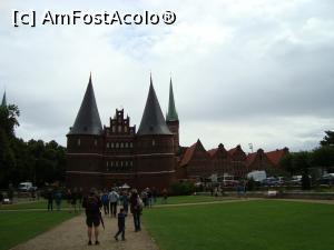 [P08] Lubeck -orasul regina al fostei ligi Hanseatice -poarta Holsten, simbolul orasului » foto by mireille
 - 
<span class="allrVoted glyphicon glyphicon-heart hidden" id="av795051"></span>
<a class="m-l-10 hidden" id="sv795051" onclick="voting_Foto_DelVot(,795051,5702)" role="button">șterge vot <span class="glyphicon glyphicon-remove"></span></a>
<a id="v9795051" class=" c-red"  onclick="voting_Foto_SetVot(795051)" role="button"><span class="glyphicon glyphicon-heart-empty"></span> <b>LIKE</b> = Votează poza</a> <img class="hidden"  id="f795051W9" src="/imagini/loader.gif" border="0" /><span class="AjErrMes hidden" id="e795051ErM"></span>