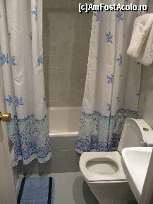 [P02] Baia camerei twin ( din imagine lipsesc doar foehn-ul si dulapul cu oglinzi) » foto by alb1573
 - 
<span class="allrVoted glyphicon glyphicon-heart hidden" id="av118309"></span>
<a class="m-l-10 hidden" id="sv118309" onclick="voting_Foto_DelVot(,118309,5747)" role="button">șterge vot <span class="glyphicon glyphicon-remove"></span></a>
<a id="v9118309" class=" c-red"  onclick="voting_Foto_SetVot(118309)" role="button"><span class="glyphicon glyphicon-heart-empty"></span> <b>LIKE</b> = Votează poza</a> <img class="hidden"  id="f118309W9" src="/imagini/loader.gif" border="0" /><span class="AjErrMes hidden" id="e118309ErM"></span>