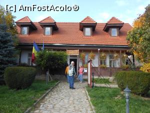 [P02] Cârțișoara - Muzeul Etnografic și Memorial "Badea Cârțan". Intrarea. » foto by iulianic
 - 
<span class="allrVoted glyphicon glyphicon-heart hidden" id="av1334686"></span>
<a class="m-l-10 hidden" id="sv1334686" onclick="voting_Foto_DelVot(,1334686,5785)" role="button">șterge vot <span class="glyphicon glyphicon-remove"></span></a>
<a id="v91334686" class=" c-red"  onclick="voting_Foto_SetVot(1334686)" role="button"><span class="glyphicon glyphicon-heart-empty"></span> <b>LIKE</b> = Votează poza</a> <img class="hidden"  id="f1334686W9" src="/imagini/loader.gif" border="0" /><span class="AjErrMes hidden" id="e1334686ErM"></span>