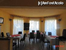 [P08] sala de mese. de regula, doua mese se puneau cap la cap si mai ramanea una » foto by cosminp
 - 
<span class="allrVoted glyphicon glyphicon-heart hidden" id="av174121"></span>
<a class="m-l-10 hidden" id="sv174121" onclick="voting_Foto_DelVot(,174121,5839)" role="button">șterge vot <span class="glyphicon glyphicon-remove"></span></a>
<a id="v9174121" class=" c-red"  onclick="voting_Foto_SetVot(174121)" role="button"><span class="glyphicon glyphicon-heart-empty"></span> <b>LIKE</b> = Votează poza</a> <img class="hidden"  id="f174121W9" src="/imagini/loader.gif" border="0" /><span class="AjErrMes hidden" id="e174121ErM"></span>