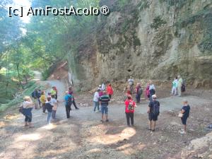 [P25] Ascultându-l pe ghid la Grota haiducilor » foto by Carmen Ion
 - 
<span class="allrVoted glyphicon glyphicon-heart hidden" id="av1512490"></span>
<a class="m-l-10 hidden" id="sv1512490" onclick="voting_Foto_DelVot(,1512490,5840)" role="button">șterge vot <span class="glyphicon glyphicon-remove"></span></a>
<a id="v91512490" class=" c-red"  onclick="voting_Foto_SetVot(1512490)" role="button"><span class="glyphicon glyphicon-heart-empty"></span> <b>LIKE</b> = Votează poza</a> <img class="hidden"  id="f1512490W9" src="/imagini/loader.gif" border="0" /><span class="AjErrMes hidden" id="e1512490ErM"></span>