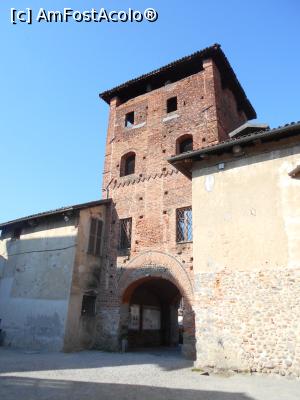 [P02] Ricetto di Candelo - Castelul din Candelo - Poarta turn a castelului, unica poarta.  » foto by Diaura*
 - 
<span class="allrVoted glyphicon glyphicon-heart hidden" id="av1057523"></span>
<a class="m-l-10 hidden" id="sv1057523" onclick="voting_Foto_DelVot(,1057523,5852)" role="button">șterge vot <span class="glyphicon glyphicon-remove"></span></a>
<a id="v91057523" class=" c-red"  onclick="voting_Foto_SetVot(1057523)" role="button"><span class="glyphicon glyphicon-heart-empty"></span> <b>LIKE</b> = Votează poza</a> <img class="hidden"  id="f1057523W9" src="/imagini/loader.gif" border="0" /><span class="AjErrMes hidden" id="e1057523ErM"></span>