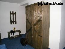[P01] Camera: mobilier in stil rustic, in armonie cu stilul general al pensiunii si zona. » foto by C.Todi
 - 
<span class="allrVoted glyphicon glyphicon-heart hidden" id="av203963"></span>
<a class="m-l-10 hidden" id="sv203963" onclick="voting_Foto_DelVot(,203963,5874)" role="button">șterge vot <span class="glyphicon glyphicon-remove"></span></a>
<a id="v9203963" class=" c-red"  onclick="voting_Foto_SetVot(203963)" role="button"><span class="glyphicon glyphicon-heart-empty"></span> <b>LIKE</b> = Votează poza</a> <img class="hidden"  id="f203963W9" src="/imagini/loader.gif" border="0" /><span class="AjErrMes hidden" id="e203963ErM"></span>