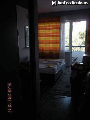 [P03] Camera de pe partea cu hotel Cometa. Soarele batea doar dimineata.  » foto by verobutterfly
 - 
<span class="allrVoted glyphicon glyphicon-heart hidden" id="av360485"></span>
<a class="m-l-10 hidden" id="sv360485" onclick="voting_Foto_DelVot(,360485,5878)" role="button">șterge vot <span class="glyphicon glyphicon-remove"></span></a>
<a id="v9360485" class=" c-red"  onclick="voting_Foto_SetVot(360485)" role="button"><span class="glyphicon glyphicon-heart-empty"></span> <b>LIKE</b> = Votează poza</a> <img class="hidden"  id="f360485W9" src="/imagini/loader.gif" border="0" /><span class="AjErrMes hidden" id="e360485ErM"></span>