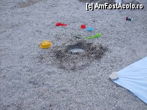[P05] nisipul, dupa cum se vede, nu prea curat. scoici sparte mucuri de tigara, trb sa fii foarte atent sa nu te ranesti la talpi!  » foto by bigu_2006_rapid
 - 
<span class="allrVoted glyphicon glyphicon-heart hidden" id="av359259"></span>
<a class="m-l-10 hidden" id="sv359259" onclick="voting_Foto_DelVot(,359259,5878)" role="button">șterge vot <span class="glyphicon glyphicon-remove"></span></a>
<a id="v9359259" class=" c-red"  onclick="voting_Foto_SetVot(359259)" role="button"><span class="glyphicon glyphicon-heart-empty"></span> <b>LIKE</b> = Votează poza</a> <img class="hidden"  id="f359259W9" src="/imagini/loader.gif" border="0" /><span class="AjErrMes hidden" id="e359259ErM"></span>