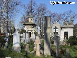 [P21] Cimitirul Bellu - Piatra funerară a soţilor Bacovia.  » foto by iulianic
 - 
<span class="allrVoted glyphicon glyphicon-heart hidden" id="av502851"></span>
<a class="m-l-10 hidden" id="sv502851" onclick="voting_Foto_DelVot(,502851,5895)" role="button">șterge vot <span class="glyphicon glyphicon-remove"></span></a>
<a id="v9502851" class=" c-red"  onclick="voting_Foto_SetVot(502851)" role="button"><span class="glyphicon glyphicon-heart-empty"></span> <b>LIKE</b> = Votează poza</a> <img class="hidden"  id="f502851W9" src="/imagini/loader.gif" border="0" /><span class="AjErrMes hidden" id="e502851ErM"></span>