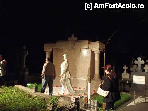 [P43] Cimitirul Bellu - doamna cu umbrelă » foto by Dragoș_MD
 - 
<span class="allrVoted glyphicon glyphicon-heart hidden" id="av510421"></span>
<a class="m-l-10 hidden" id="sv510421" onclick="voting_Foto_DelVot(,510421,5895)" role="button">șterge vot <span class="glyphicon glyphicon-remove"></span></a>
<a id="v9510421" class=" c-red"  onclick="voting_Foto_SetVot(510421)" role="button"><span class="glyphicon glyphicon-heart-empty"></span> <b>LIKE</b> = Votează poza</a> <img class="hidden"  id="f510421W9" src="/imagini/loader.gif" border="0" /><span class="AjErrMes hidden" id="e510421ErM"></span>