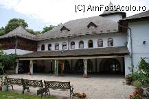 [P01] Clădirea de la intrarea în Muzeul Satului, văzută din incinta muzeului » foto by Costi
 - 
<span class="allrVoted glyphicon glyphicon-heart hidden" id="av89557"></span>
<a class="m-l-10 hidden" id="sv89557" onclick="voting_Foto_DelVot(,89557,5895)" role="button">șterge vot <span class="glyphicon glyphicon-remove"></span></a>
<a id="v989557" class=" c-red"  onclick="voting_Foto_SetVot(89557)" role="button"><span class="glyphicon glyphicon-heart-empty"></span> <b>LIKE</b> = Votează poza</a> <img class="hidden"  id="f89557W9" src="/imagini/loader.gif" border="0" /><span class="AjErrMes hidden" id="e89557ErM"></span>