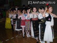 [P18] La festivitatea de deschiderea a campionatului, copiii romani au prezentat portul popular pe pasi de dans stilizat. » foto by ghitoca001
 - 
<span class="allrVoted glyphicon glyphicon-heart hidden" id="av82705"></span>
<a class="m-l-10 hidden" id="sv82705" onclick="voting_Foto_DelVot(,82705,5960)" role="button">șterge vot <span class="glyphicon glyphicon-remove"></span></a>
<a id="v982705" class=" c-red"  onclick="voting_Foto_SetVot(82705)" role="button"><span class="glyphicon glyphicon-heart-empty"></span> <b>LIKE</b> = Votează poza</a> <img class="hidden"  id="f82705W9" src="/imagini/loader.gif" border="0" /><span class="AjErrMes hidden" id="e82705ErM"></span>
