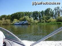 [P01] Pe canale  circula o multime de pontoane -hoteluri plutitoare , sunt  tractate de un remorcher mic , au in general 10-20 locuri si 3*-4* » foto by TORA INGRID
 - 
<span class="allrVoted glyphicon glyphicon-heart hidden" id="av82385"></span>
<a class="m-l-10 hidden" id="sv82385" onclick="voting_Foto_DelVot(,82385,5978)" role="button">șterge vot <span class="glyphicon glyphicon-remove"></span></a>
<a id="v982385" class=" c-red"  onclick="voting_Foto_SetVot(82385)" role="button"><span class="glyphicon glyphicon-heart-empty"></span> <b>LIKE</b> = Votează poza</a> <img class="hidden"  id="f82385W9" src="/imagini/loader.gif" border="0" /><span class="AjErrMes hidden" id="e82385ErM"></span>
