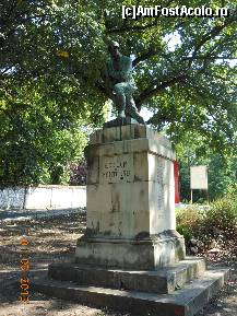 [P20] Sărata Monteoru - Monumentul eroilor din Primul Război Mondial, cu numele a 64 de localnici căzuţi în lupte.  » foto by iulianic
 - 
<span class="allrVoted glyphicon glyphicon-heart hidden" id="av467278"></span>
<a class="m-l-10 hidden" id="sv467278" onclick="voting_Foto_DelVot(,467278,5979)" role="button">șterge vot <span class="glyphicon glyphicon-remove"></span></a>
<a id="v9467278" class=" c-red"  onclick="voting_Foto_SetVot(467278)" role="button"><span class="glyphicon glyphicon-heart-empty"></span> <b>LIKE</b> = Votează poza</a> <img class="hidden"  id="f467278W9" src="/imagini/loader.gif" border="0" /><span class="AjErrMes hidden" id="e467278ErM"></span>