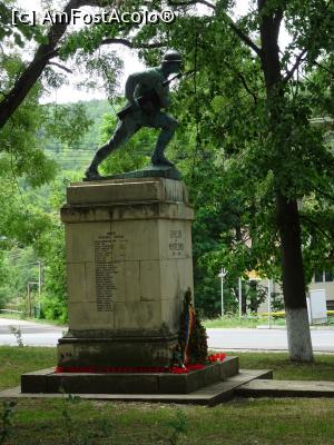 [P12] Monumentul Eroilor - Sărata Monteoru. » foto by tata123 🔱
 - 
<span class="allrVoted glyphicon glyphicon-heart hidden" id="av1168903"></span>
<a class="m-l-10 hidden" id="sv1168903" onclick="voting_Foto_DelVot(,1168903,5979)" role="button">șterge vot <span class="glyphicon glyphicon-remove"></span></a>
<a id="v91168903" class=" c-red"  onclick="voting_Foto_SetVot(1168903)" role="button"><span class="glyphicon glyphicon-heart-empty"></span> <b>LIKE</b> = Votează poza</a> <img class="hidden"  id="f1168903W9" src="/imagini/loader.gif" border="0" /><span class="AjErrMes hidden" id="e1168903ErM"></span>
